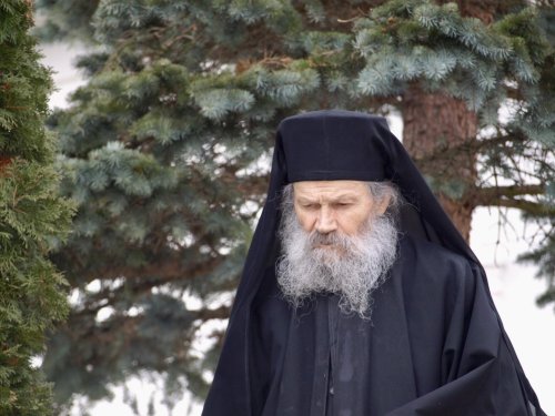 A plecat la Domnul ieroschimonahul Simeon Zaharia de la Mănăstirea Sihăstria Poza 266428