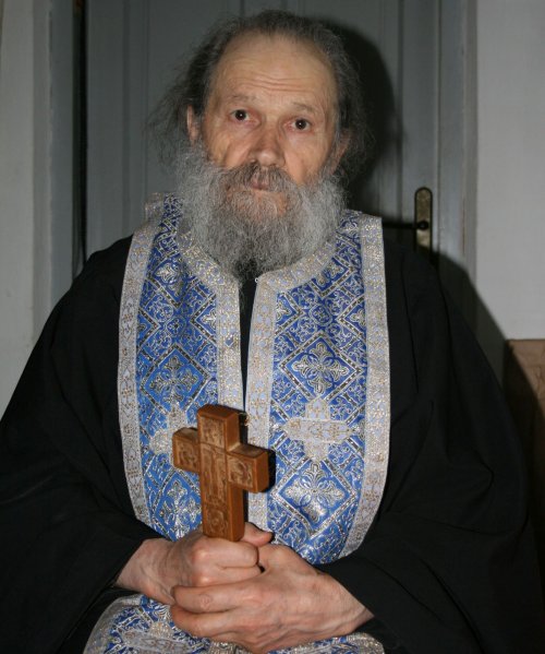 A plecat la Domnul ieroschimonahul Simeon Zaharia de la Mănăstirea Sihăstria Poza 266437