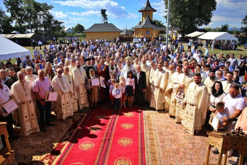Credincioșii din Râșca, județul Neamț, au un nou lăcaș de rugăciune Poza 266904