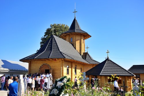Credincioșii din Râșca, județul Neamț, au un nou lăcaș de rugăciune Poza 266906