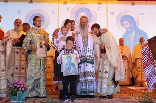 Credincioșii din Râșca, județul Neamț, au un nou lăcaș de rugăciune Poza 266907