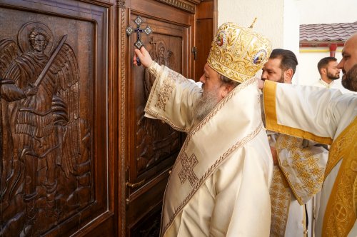 O nouă capelă a fost sfințită în orașul prahovean Urlați Poza 266879