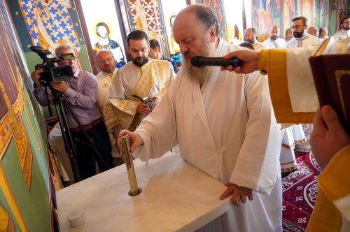O nouă capelă a fost sfințită în orașul prahovean Urlați Poza 266880
