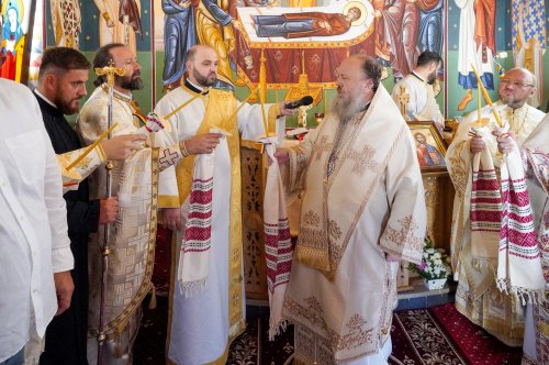 O nouă capelă a fost sfințită în orașul prahovean Urlați Poza 266883