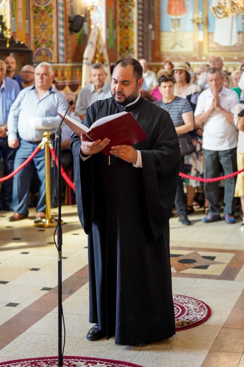 O nouă capelă a fost sfințită în orașul prahovean Urlați Poza 266888