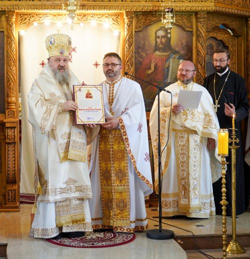 O nouă capelă a fost sfințită în orașul prahovean Urlați Poza 266893