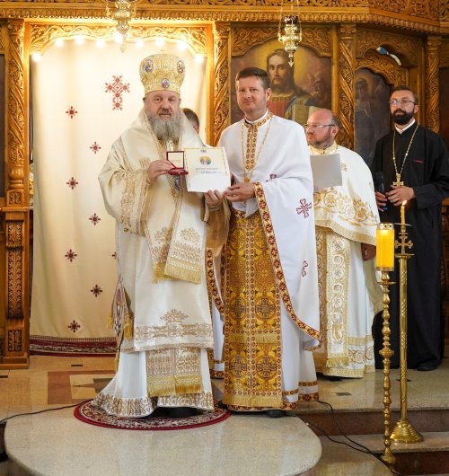 O nouă capelă a fost sfințită în orașul prahovean Urlați Poza 266894