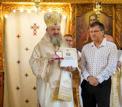 O nouă capelă a fost sfințită în orașul prahovean Urlați Poza 266898