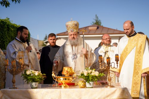 O nouă capelă a fost sfințită în orașul prahovean Urlați Poza 266900