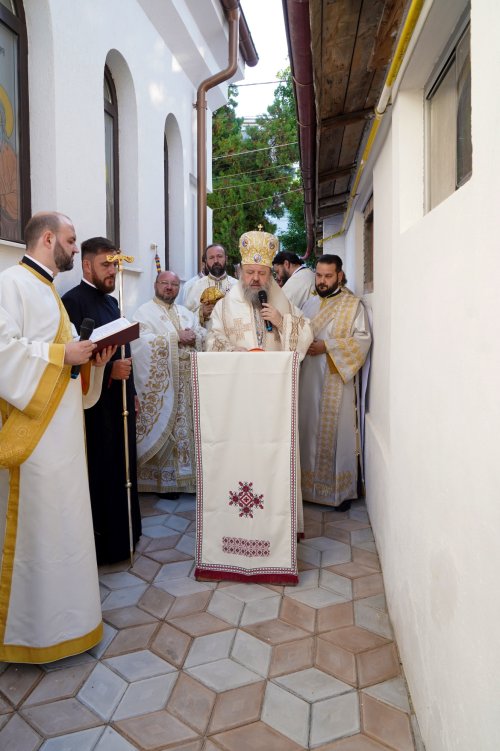 O nouă capelă a fost sfințită în orașul prahovean Urlați Poza 266901
