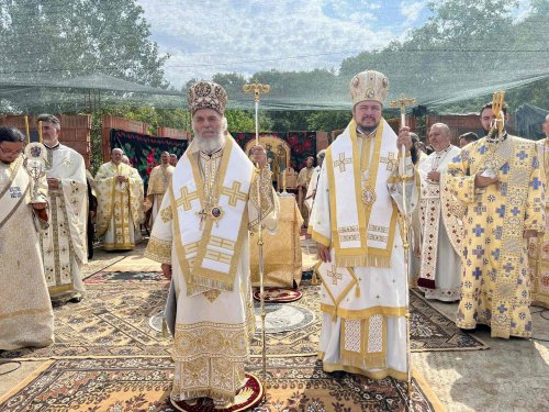 Comuniune și slujire românească la o mănăstire din Basarabia Poza 266967