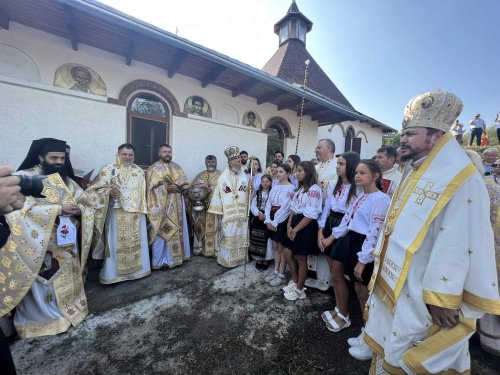 Comuniune și slujire românească la o mănăstire din Basarabia Poza 266968