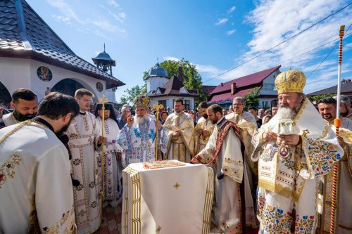 Doi ierarhi la o parohie din județul Bacău Poza 267041