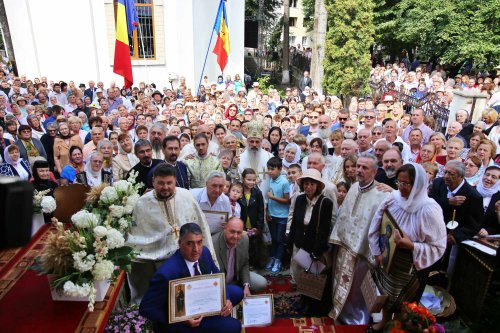 Momente de împlinire și bucurie pentru credincioșii nemțeni Poza 266959