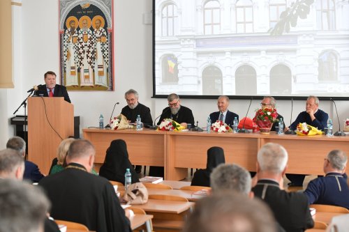 Eveniment aniversar la Facultatea de Teologie din București Poza 267137