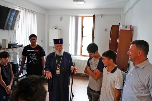 Vizite pastorale la biserici și așezăminte din județul Dâmbovița Poza 267117