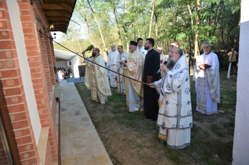 Sfințirea unei noi biserici a Parohiei Spineni-Davidești, județul Olt Poza 267359