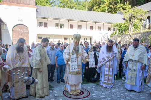 Zi de hram la mănăstirea vâlceană Stânișoara Poza 267358