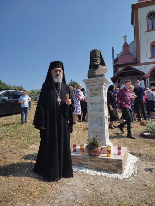 Duhovnicescul părinte Tit Moldovan și resfințirea ctitoriei sale din Asînip Poza 266936