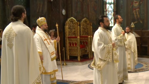 Duminica premergătoare Înălțării Sfintei Cruci la Catedrala Patriarhală Poza 267611