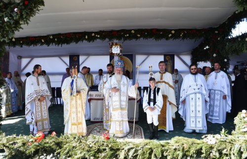 Sărbătoare la mănăstirea de la Piatra Fântânele Poza 267568