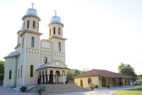 Biserica din Parohia Țelna, Protopopiatul Alba Iulia, a fost târnosită Poza 267676