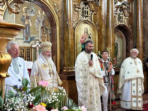Slujire arhierească la Biserica „Sfântul Ierarh Nicolae” din Năsăud Poza 267660