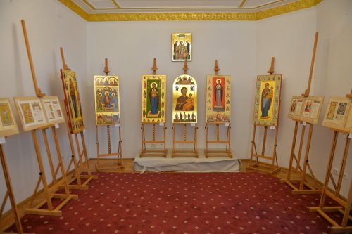 Evaluarea lucrărilor înscrise la Concursul „Icoana ortodoxă - lumina credinței” Poza 267935