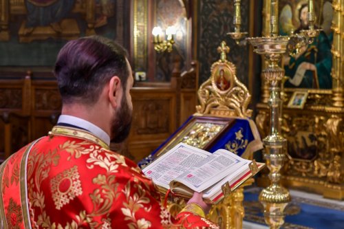 Praznicul Înălțării Sfintei Cruci la Catedrala Patriarhală Poza 268182