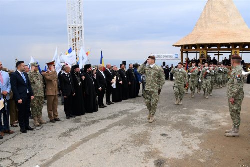 Altar de vară sfinţit la crucea-monument de pe Muntele Mic Poza 268394