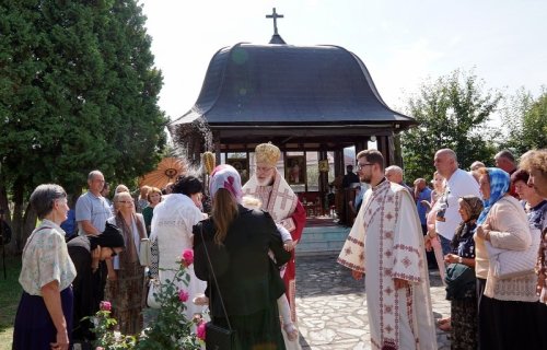 Sărbătoare la Mănăstirea Negru Vodă Poza 268407