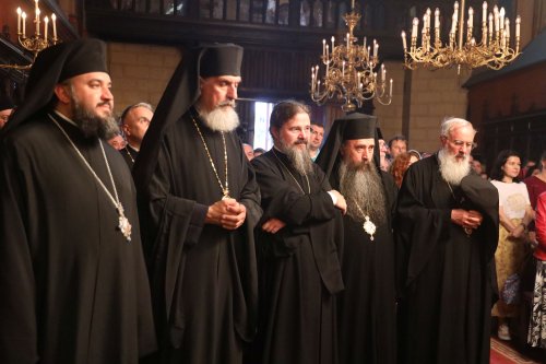 Hirotonia noului Episcop-vicar al Arhiepiscopiei Ortodoxe Române a Europei Occidentale Poza 268429