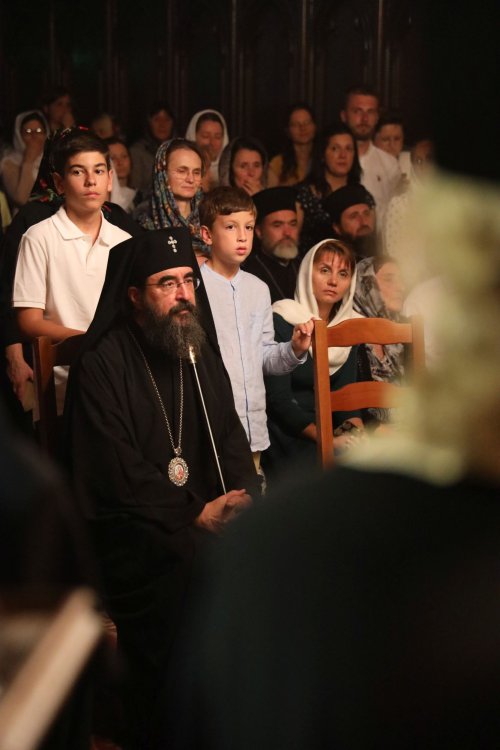 Hirotonia noului Episcop-vicar al Arhiepiscopiei Ortodoxe Române a Europei Occidentale Poza 268453