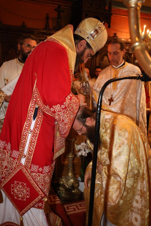 Hirotonia noului Episcop-vicar al Arhiepiscopiei Ortodoxe Române a Europei Occidentale Poza 268474