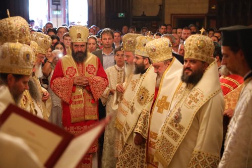Hirotonia noului Episcop-vicar al Arhiepiscopiei Ortodoxe Române a Europei Occidentale Poza 268478