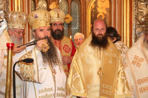 Hirotonia noului Episcop-vicar al Arhiepiscopiei Ortodoxe Române a Europei Occidentale Poza 268479