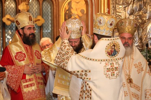 Hirotonia noului Episcop-vicar al Arhiepiscopiei Ortodoxe Române a Europei Occidentale Poza 268485