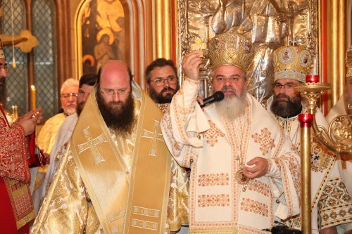 Hirotonia noului Episcop-vicar al Arhiepiscopiei Ortodoxe Române a Europei Occidentale Poza 268488