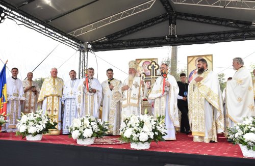Biserica „Nașterea Maicii Domnului” din Corușu, judeţul Cluj, a fost resfinţită Poza 268577