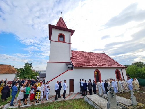Biserica „Nașterea Maicii Domnului” din Corușu, judeţul Cluj, a fost resfinţită Poza 268579