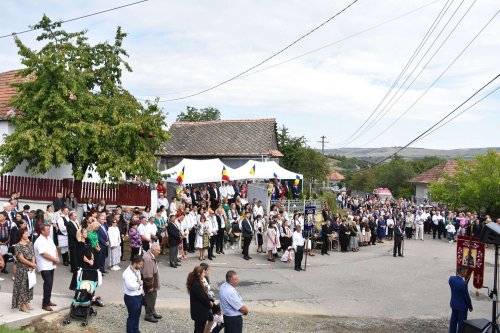 Biserica „Nașterea Maicii Domnului” din Corușu, judeţul Cluj, a fost resfinţită Poza 268581