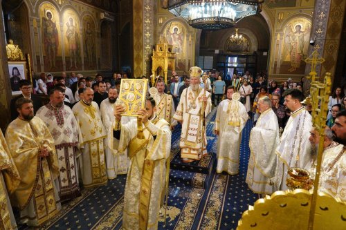 Slujire arhierească la catedrala din Târgoviște Poza 268569