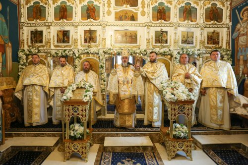 Biserica din satul Mesteacănu, târnosită de Arhiepiscopul Buzăului şi Vrancei Poza 268708