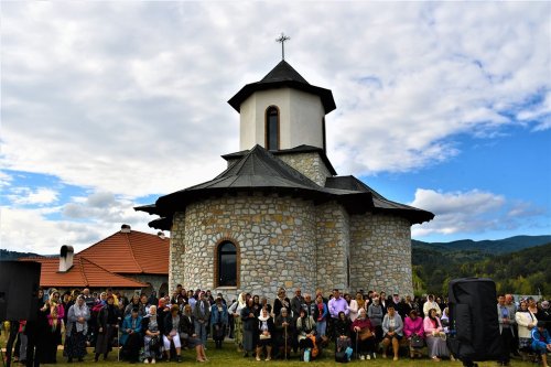Popas de rugăciune la Mănăstirea Petroșnița, județul Caraș-Severin Poza 268714