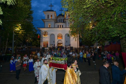 Fidelitate față de o familie de sfinți martiri în Capitală  Poza 268906