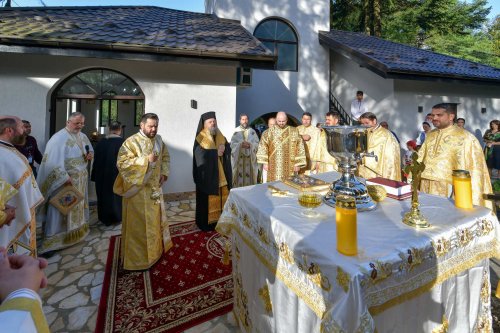 Înnoire și binecuvântare în Parohia Prăjani din județul Prahova Poza 269427