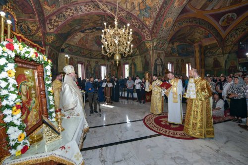 Înnoire și binecuvântare în Parohia Prăjani din județul Prahova Poza 269481