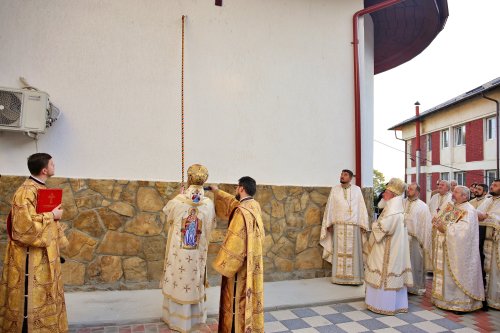 Sfințirea paraclisului Seminarului „Sfântul Ioan Iacob” din Dorohoi Poza 269251