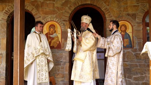 Binecuvântare pentru obştea Mănăstirii Măgura‑Jina, judeţul Sibiu Poza 269360
