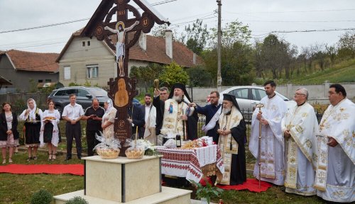 Cinstirea memoriei foștilor slujitori la parohia arădeană Conop Poza 269386